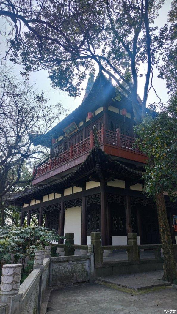脸上总是爱起痘，是因为什么原因？游戏画面